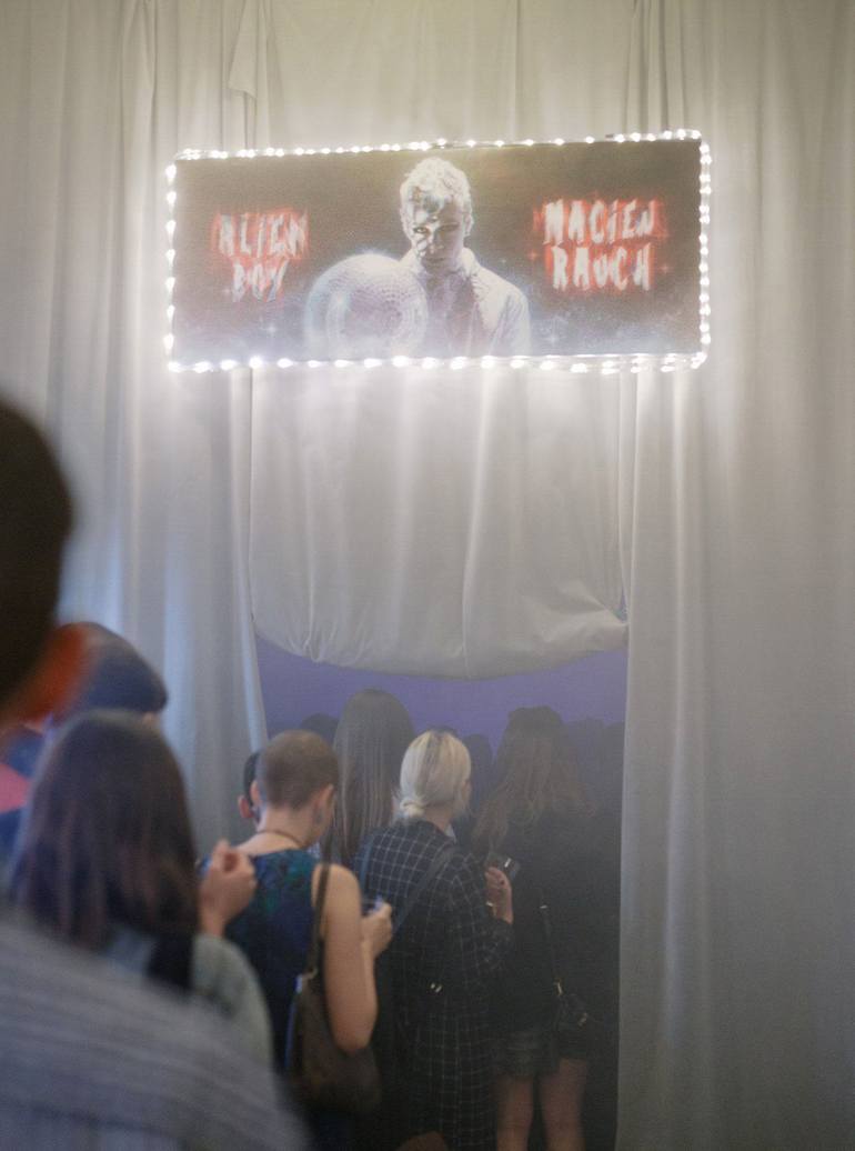 Original Realism People Painting by Maciej Rauch