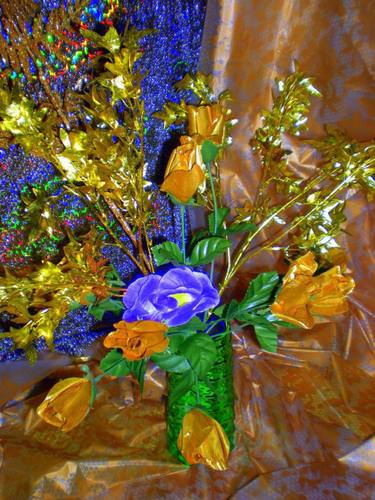 “Can you dig it?/ A Chromatic Series Of Floral Arrangements” (Gold) thumb