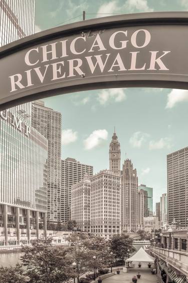 CHICAGO Riverwalk | urban vintage style thumb