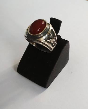Silver men's ring with natural carnelian thumb