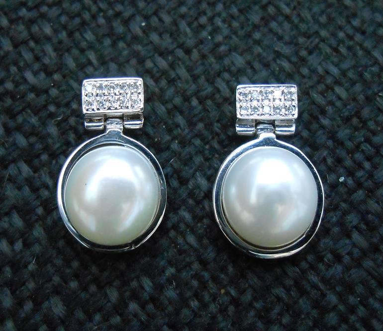 "Handmade earrings with Pearls and Diamonds" - Print