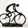 Cycliste en plein effort
technique mixte, argile, résine

Sculptures packed with bubble wrap, double reinforced cardboard or plastic box for the most fragile, insurance and tracking number.