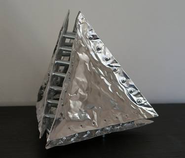 VISIBLE VOID (Triangular Pyramid - 2) thumb