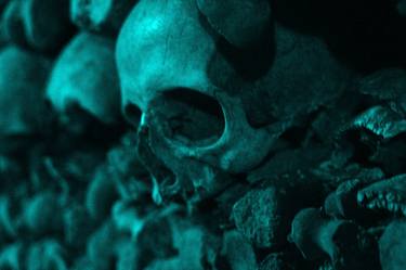 legal– and illegal–tourism Turquoise  Catacombes de Paris thumb