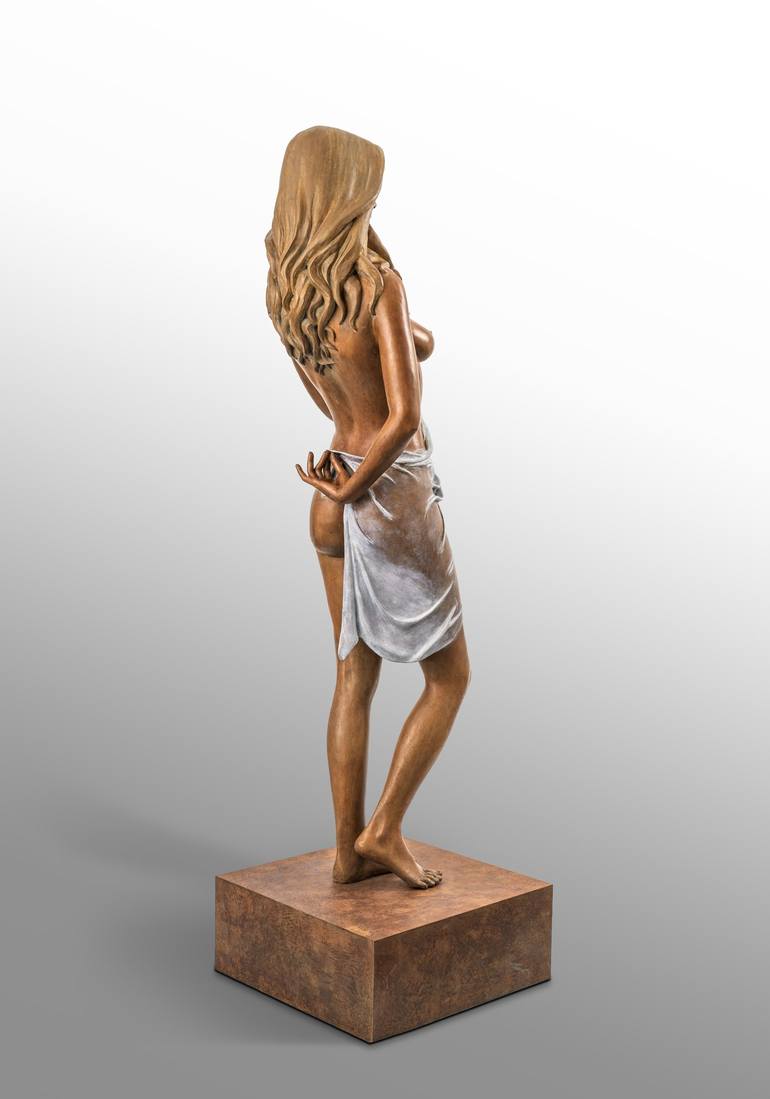 Original Figurative Women Sculpture by Alain Choisnet