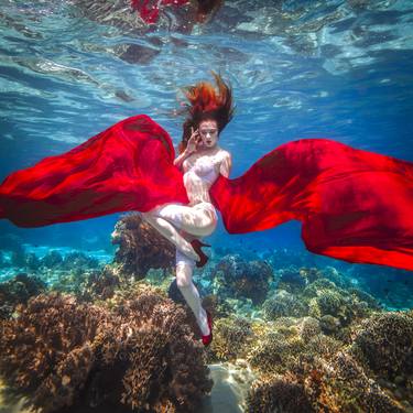 Underwater dancing women thumb