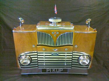 FORD V8 PICK UP ART DECO DRINKS COCKTAIL CABINET. thumb