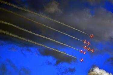 Red Arrows Display Team In Formation thumb