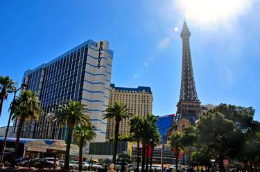 Eiffel Tower Paris and Bally's Hotel Las Vegas America thumb