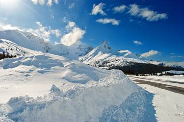 Canadian Rocky Mountains Icefields Parkway Canada thumb