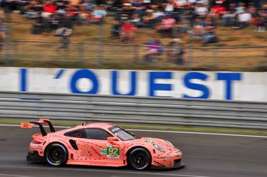 Porsche 911 RSR Pink Pig 24 Hours of Le Mans 2018 thumb