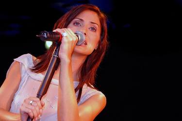 Natalie Imbruglia Performing Live In Concert thumb