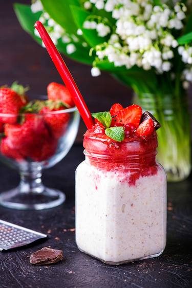 Healthy overnight oats with strawberry - Limited Edition 15 of 15 thumb