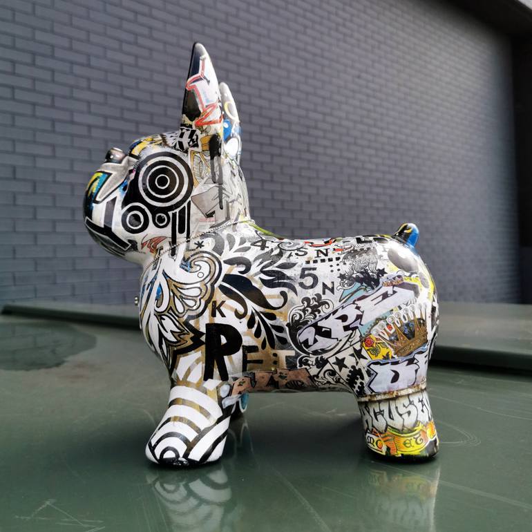 Original Street Art Animal Sculpture by Artist-painter Tone