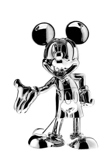 Metal Mickey thumb