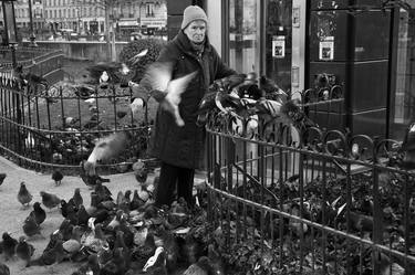 The lady with pigeons - Limited Edition 1 of 5 thumb