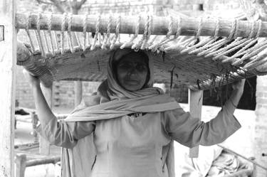 woman with a munji thumb