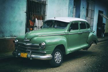 Missing rear wheel, classic Cuban car (Limited Edition 1/20) thumb