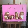 Gold cans on a pink background.
Matt varnish
Hanging hardware is included