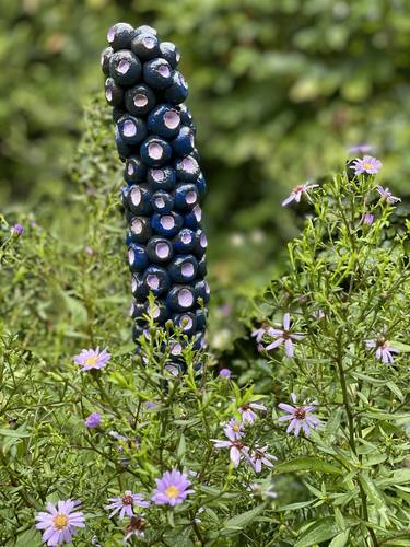 Original Floral Sculpture by Patricia Tesselhoff