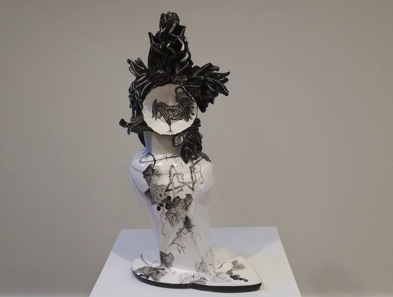 Original Floral Sculpture by Annick Ibsen