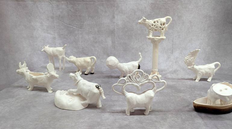 Original Black & White Animal Sculpture by Ayelet Zer Sheinboim