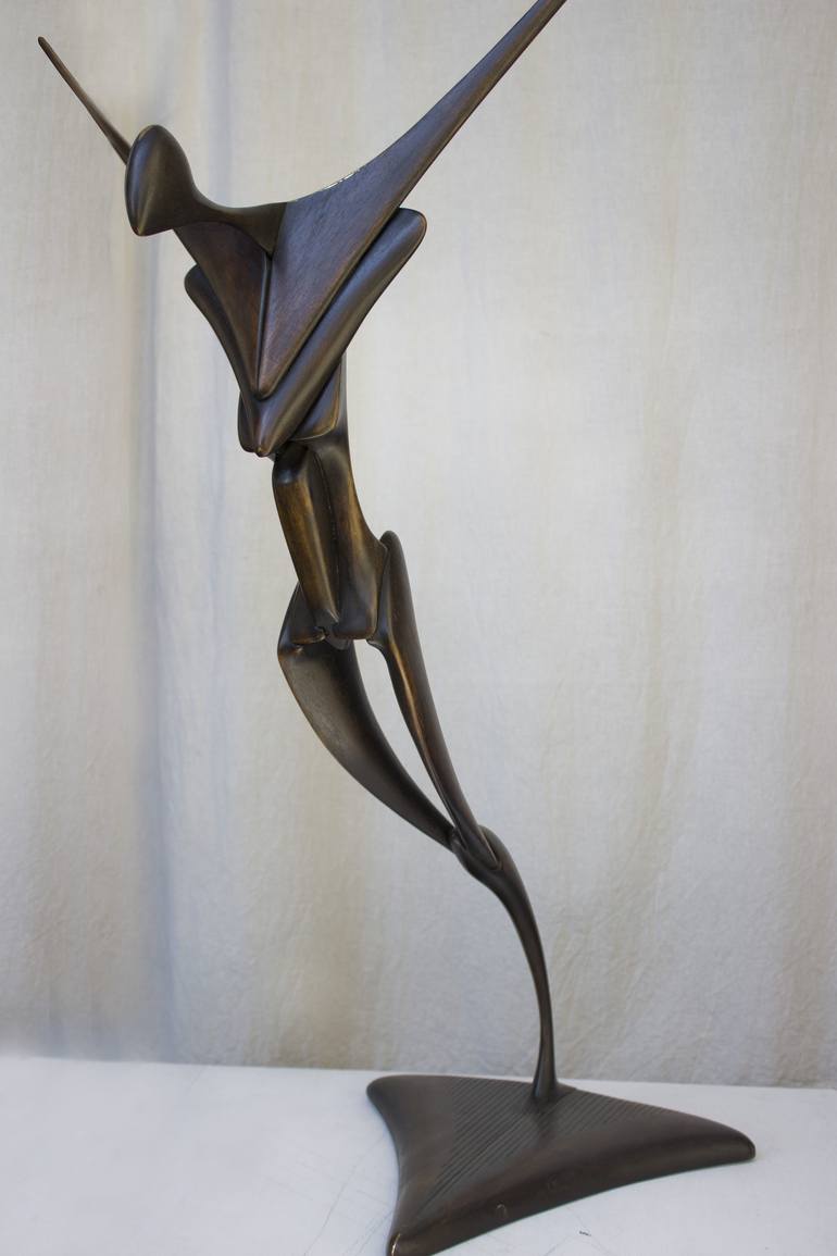 Original Modern Men Sculpture by Roberto Yonkov