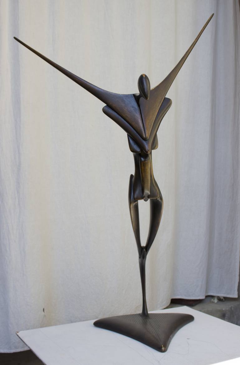 Original Modern Men Sculpture by Roberto Yonkov