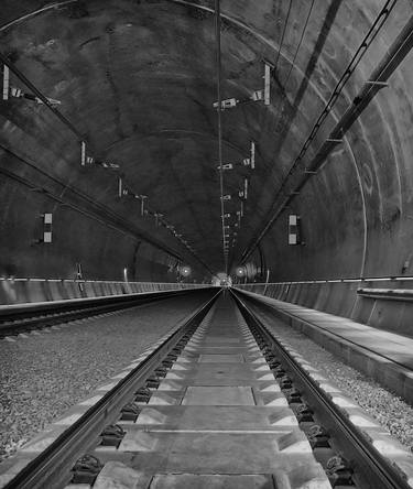 The railway tunnel thumb