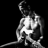 Play Guitare by Sophie Le Berre