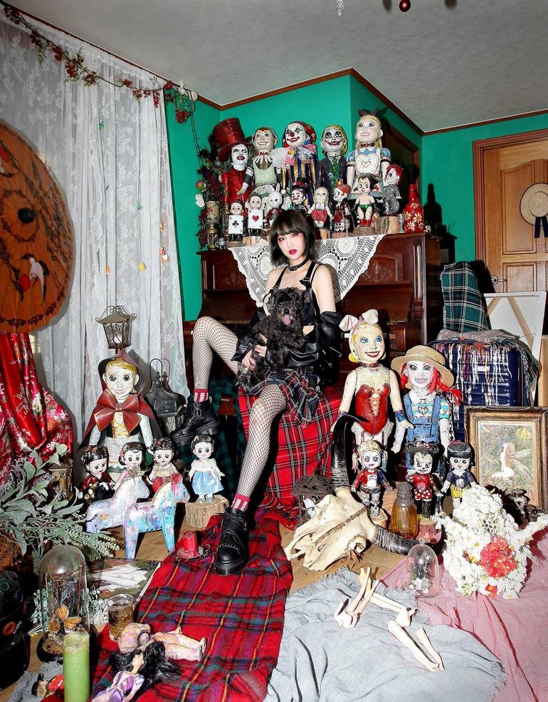 Original Figurative Pop Culture/Celebrity Sculpture by 송 Song Gin-Young