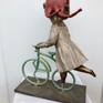 When travelling in Europe, I usually saw pretty girls riding bikes on road, which was a special part of the landscape in the city. Riding is environment-friendly and shows the education they have accepted. The Artist created this work of sculpture according to his thoughts and feelings. “A girl in maxi dress rides a bike, with her hair fluttering in the breeze.” What a beautiful scene!