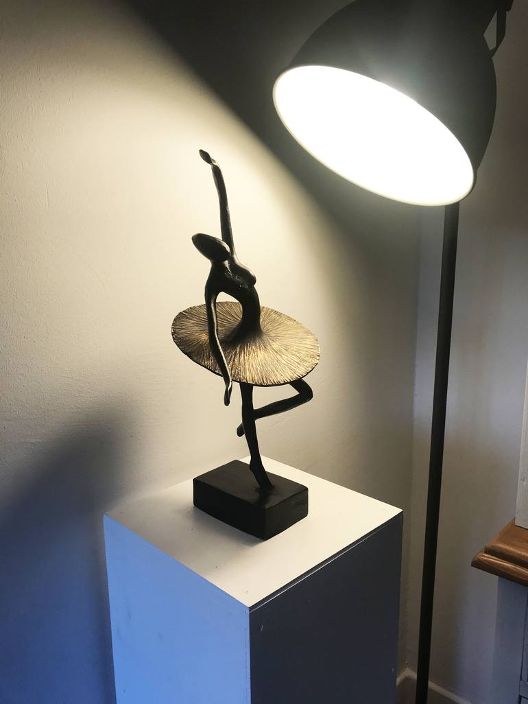 Original Figurative Women Sculpture by Olivier Messas
