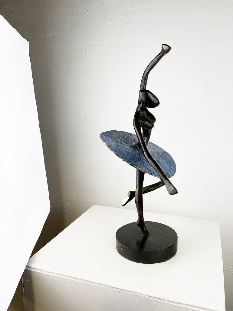 Original Figurative Women Sculpture by Olivier Messas