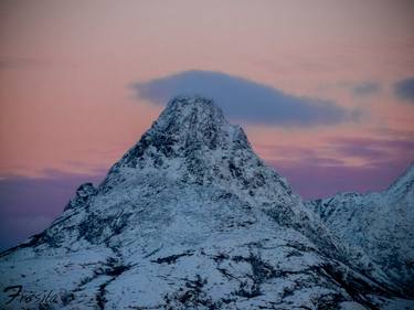 The smoking mountain thumb