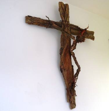 "JESUS" dim: 69 x 55 x 11 cm material: wood-bark, wire, construction adhesive,grout... thumb