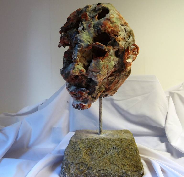 "Mystery man" dim: 56 cm x 32 cm x 29 cm weight : 20 kg material: modeling mass,grout,granite rock,iron - Print
