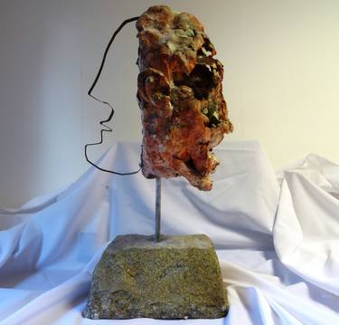 "Mystery man" dim: 56 cm x 32 cm x 29 cm weight : 20 kg material: modeling mass,grout,granite rock,iron thumb