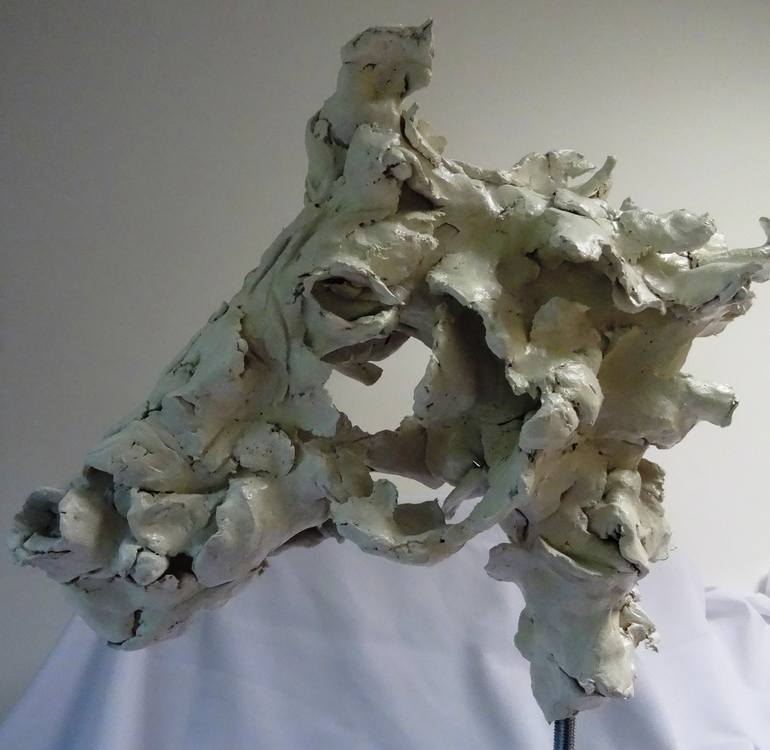 "White horse" dim: 62cm x 40cm x 18 cm material: modeling mass,iron,granite stone,white color... weight: 15 kg - Print