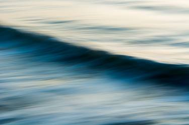 The Uniqueness of Waves X | Limited Edition Fine Art Print 1 of 10 | 40 x 60 cm thumb