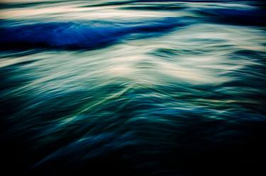 The Uniqueness of Waves V | Limited Edition Fine Art Print 1 of 10 | 30 x 45 cm thumb