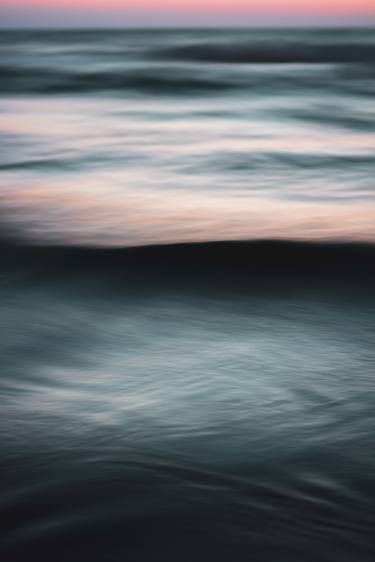 The Uniqueness of Waves XXVIII | Limited Edition Fine Art Print 1 of 10 | 30 x 45 cm thumb