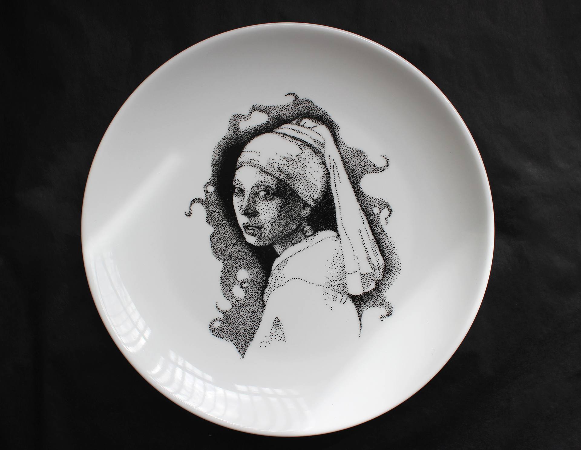 girl with a pearl earring black and white