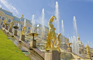 Fountains in Peterhof, Russia thumb