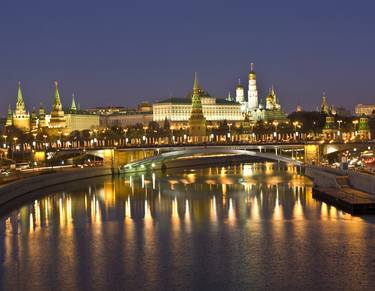 Moscow Kremlin at night thumb