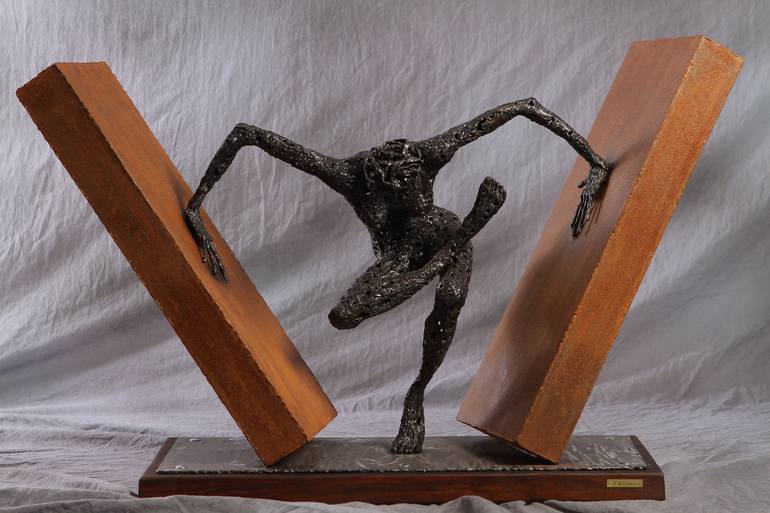 Original Figurative Women Sculpture by Federico Molinaro