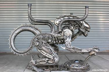 Metal art sculpture Alien table thumb