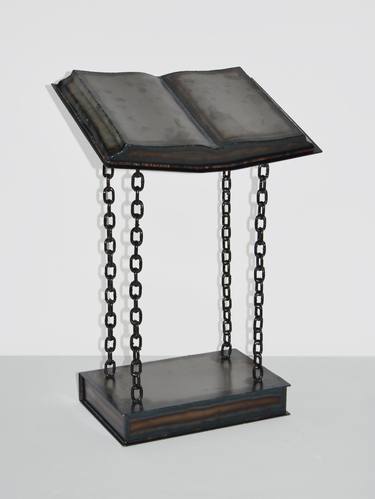 Ad Libris − Chained Books thumb