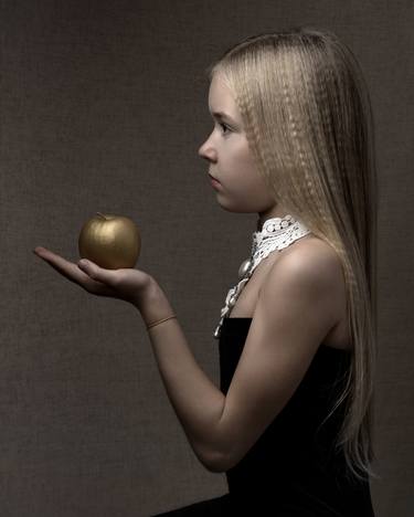 Golden apple of discord - Limited Edition of 8 thumb