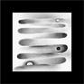 Artwork placed on a black background. Oeuvre placée sur un fond noir